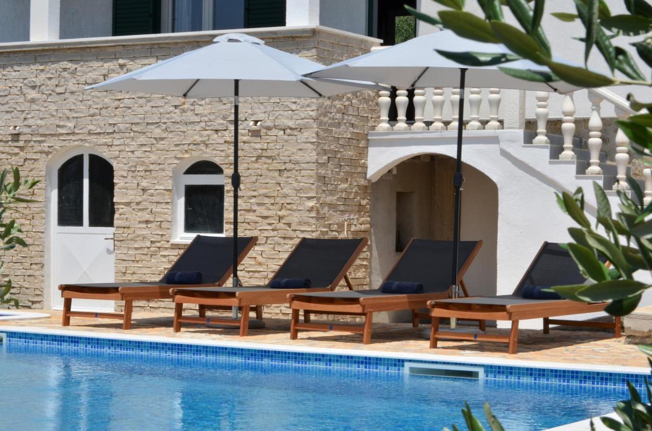Holiday Home Nevera Kaštela Eksteriør billede
