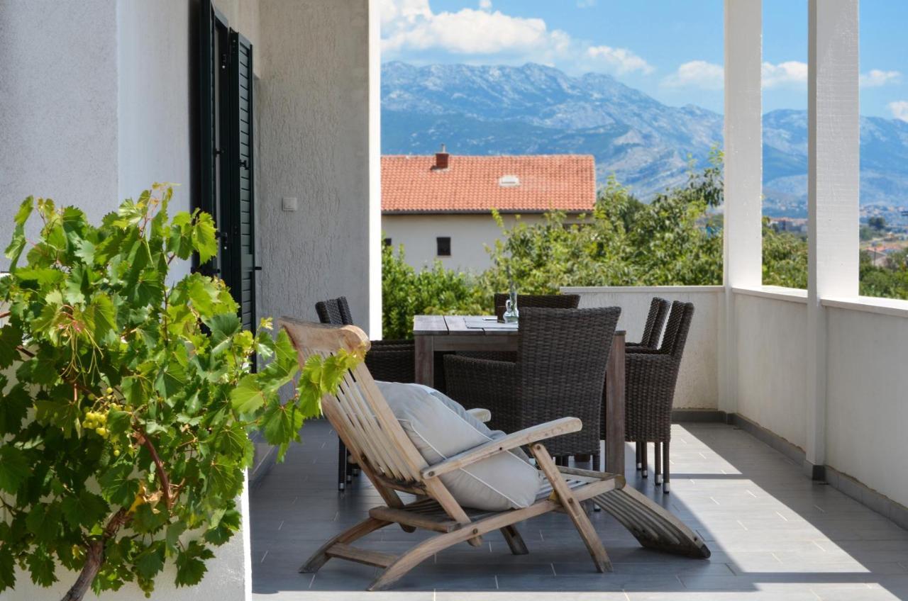 Holiday Home Nevera Kaštela Eksteriør billede