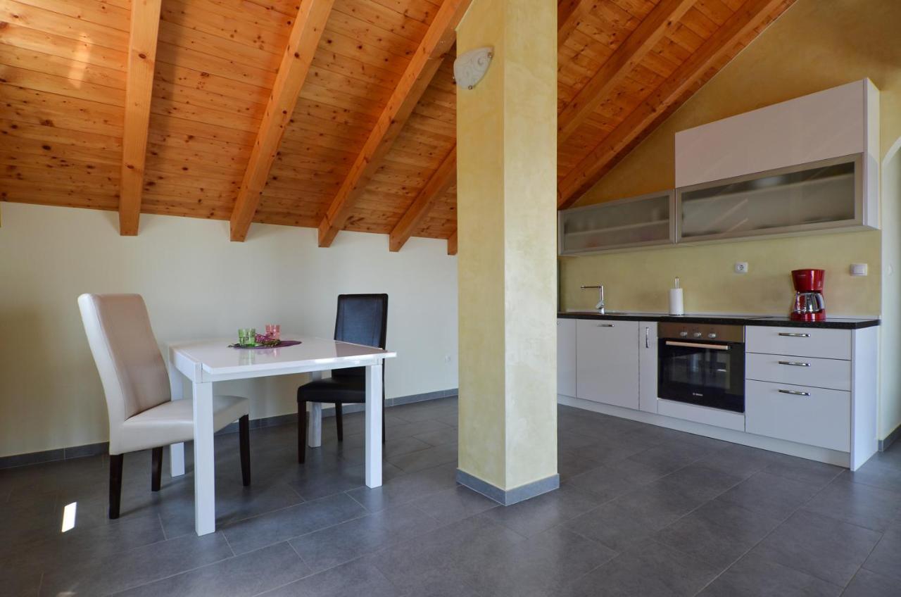 Holiday Home Nevera Kaštela Eksteriør billede