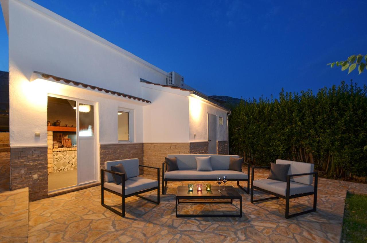 Holiday Home Nevera Kaštela Eksteriør billede