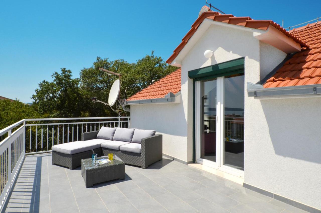 Holiday Home Nevera Kaštela Eksteriør billede