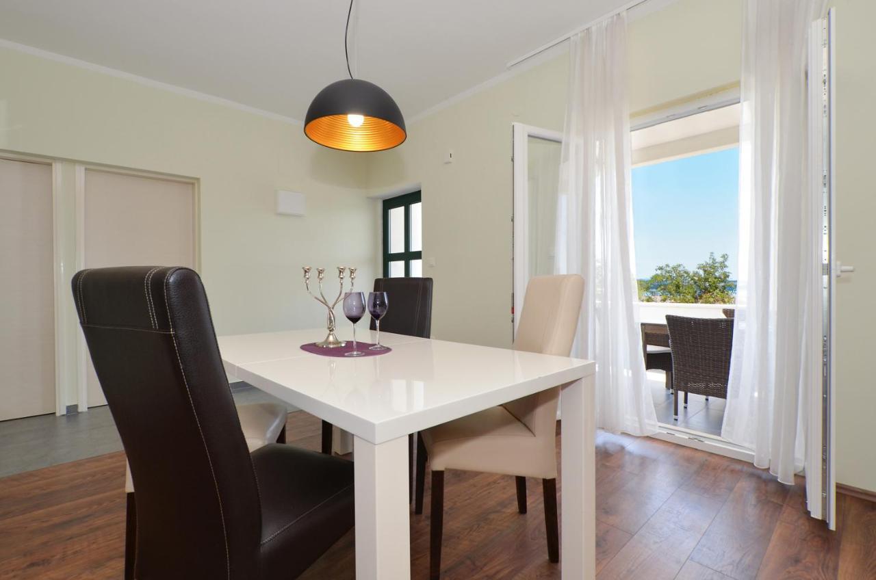 Holiday Home Nevera Kaštela Eksteriør billede